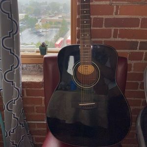 I’m selling a black Yamaha F335 acoustic guitar